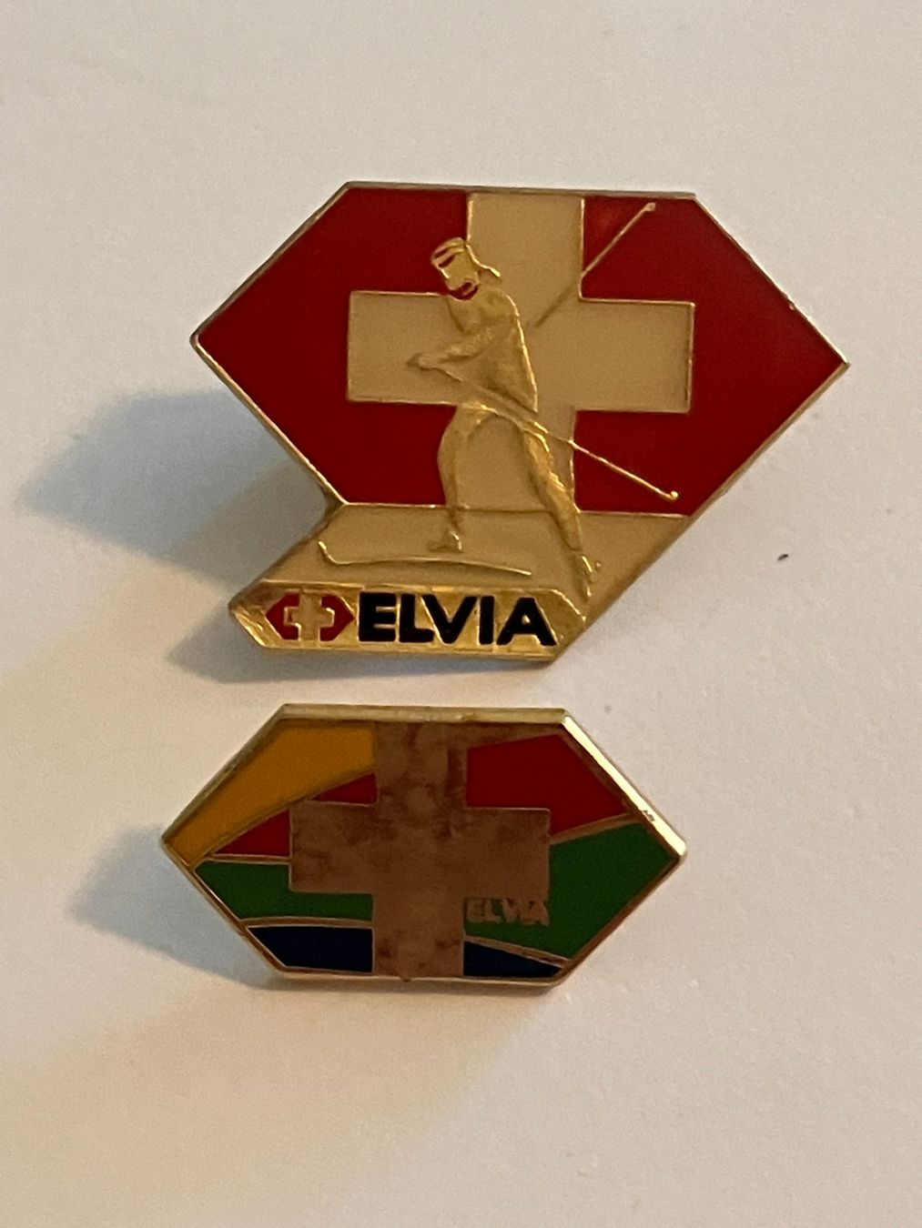 Placchette & Badge: 2 Pin Elvia Versicherung – Usato da Basel venduto da djwwpp