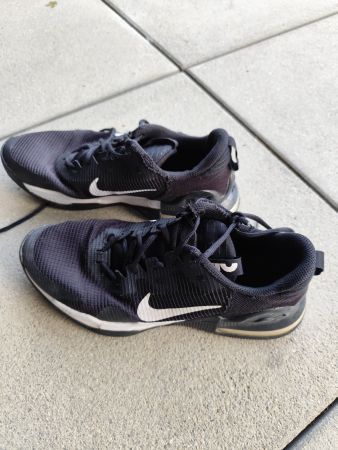 Hallenturnschuhe Nike, Gr. 41