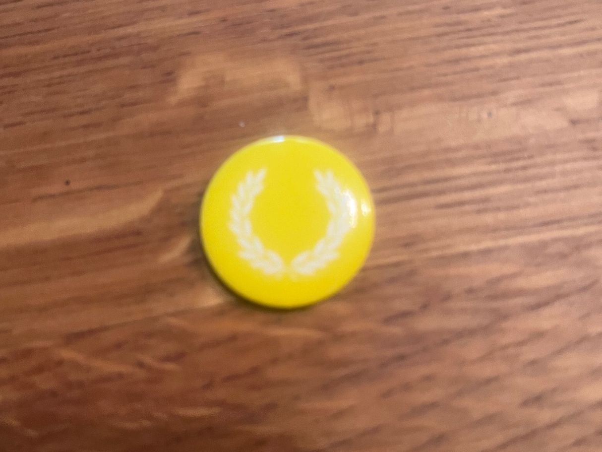 Plaquettes & Badges: *Fred Perry Button* – D'occasion à Seuzach par Black_sheep