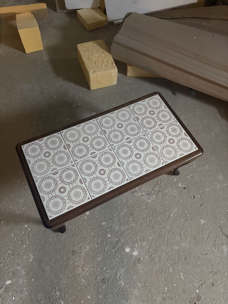 Tavoli: Vintage Couchtisch mit Keramikplatten – Usato da Dachsen venduto da ali_y5vh 2