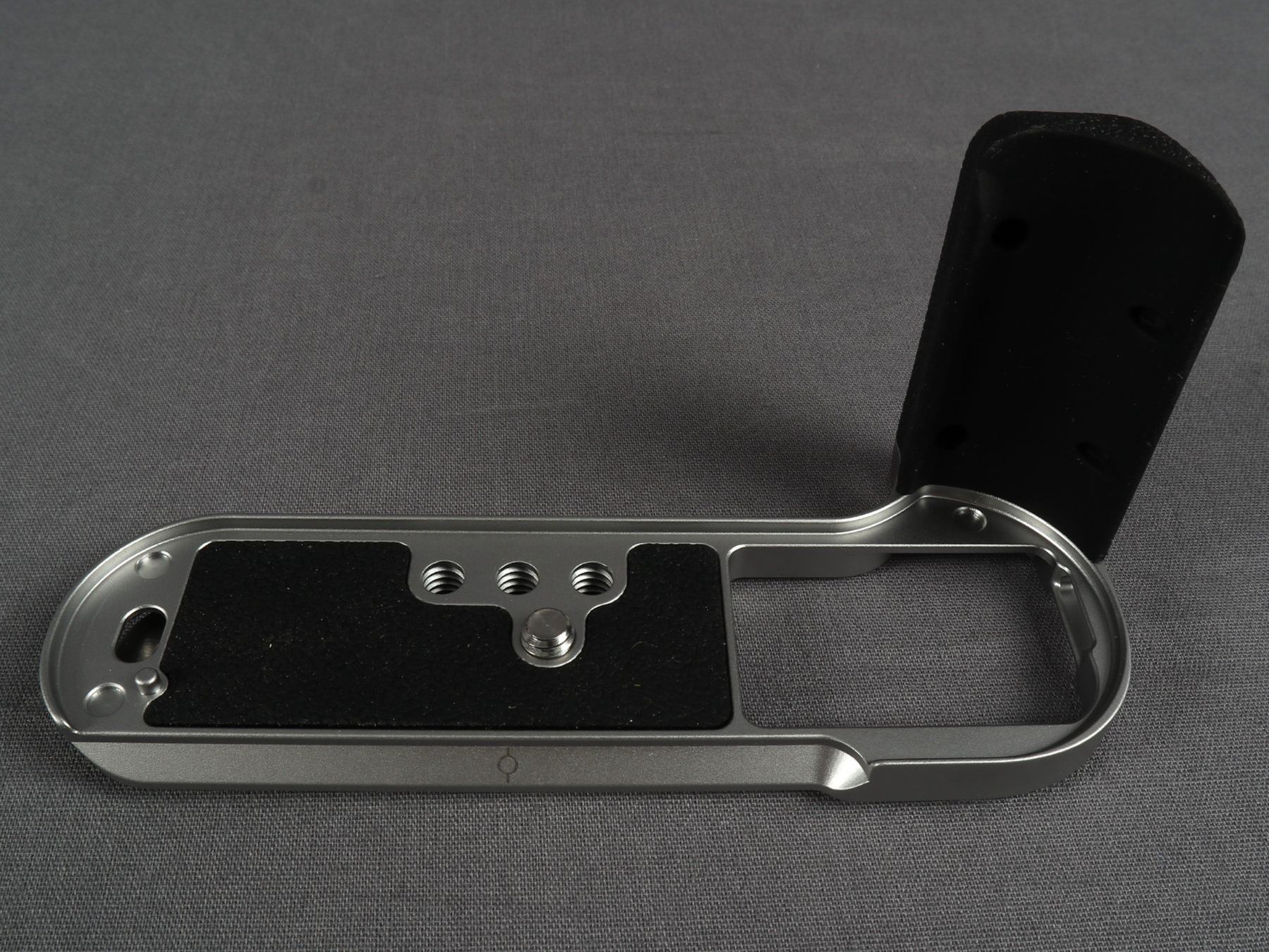 Smallrig Altri Accessori: SMALLRIG L-Shape Mount Plate with Handle for Fuji – Nuovo (secondo la descrizione) da Steinen venduto da Restwert_Steinen 1