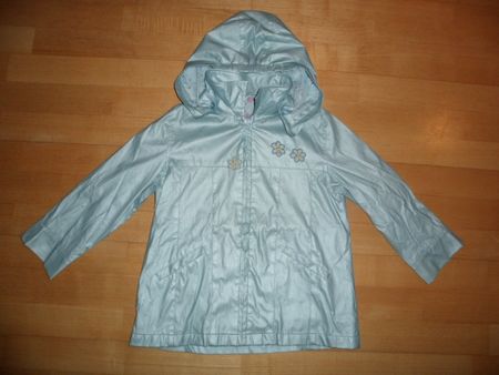 süsser Wind- /Regenmantel mit Kapuze, hellblau Gr. 122