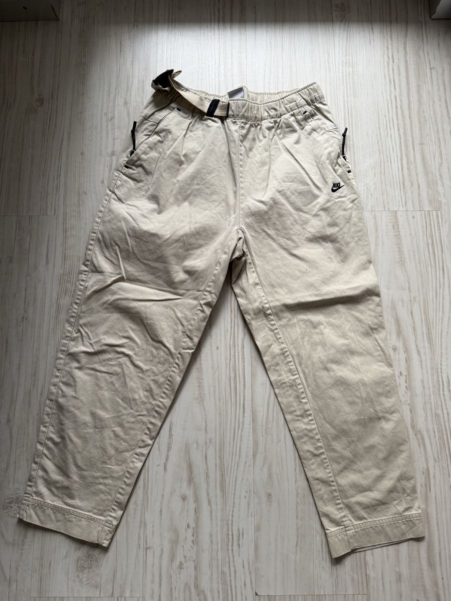Nike Pantalons: Nike Tech Pack Beige Trousers - Summer Essential, S Size 🔥 – D'occasion à La Tour de Peilz par bau_sm8d