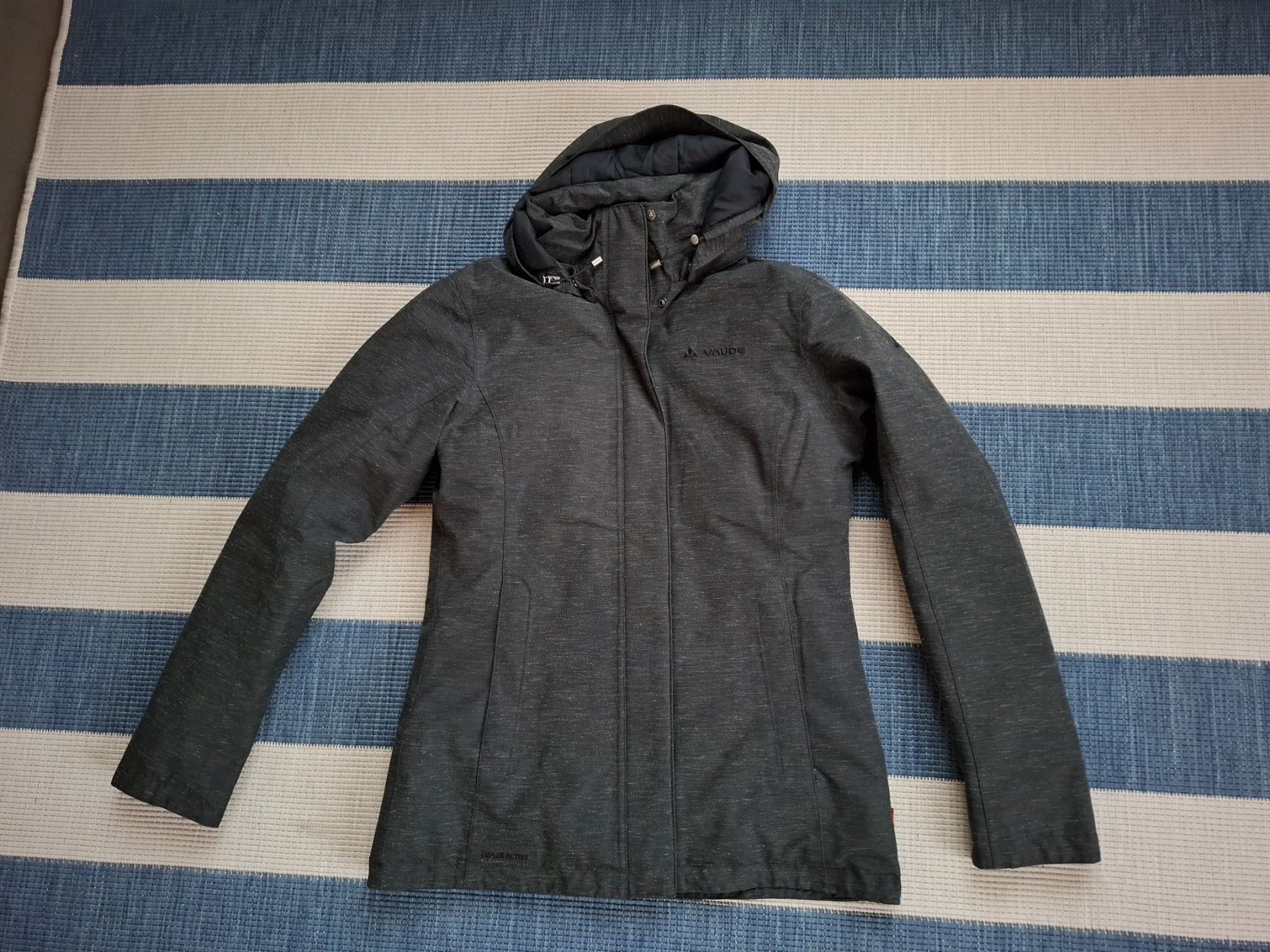 Vaude Jacken: Vaude Jacke anthrazit – Gebraucht aus Utzenstorf von ruby_100