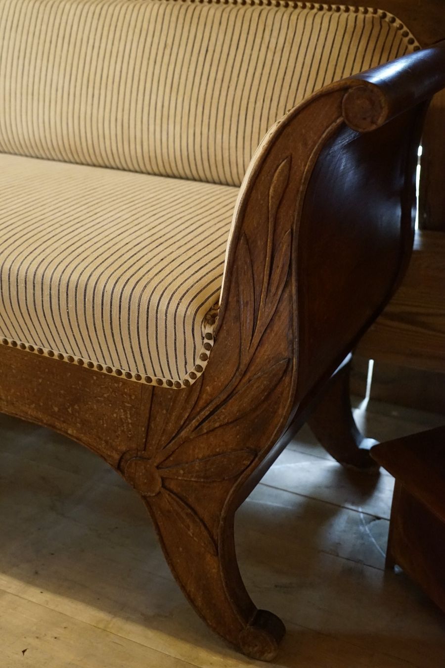 Divani: Sofa Biedermeier auf Nussbaum – Usato da Hinwil venduto da Antikfischer 6