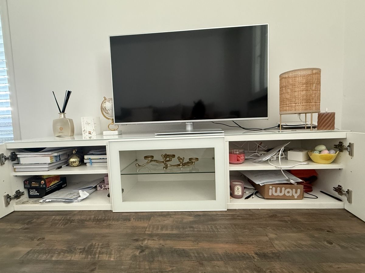 Ikea TV Möbel: TV-Kommode (IKEA Bestå Stil) – Gebraucht aus Bassersdorf von les_fw2p 1