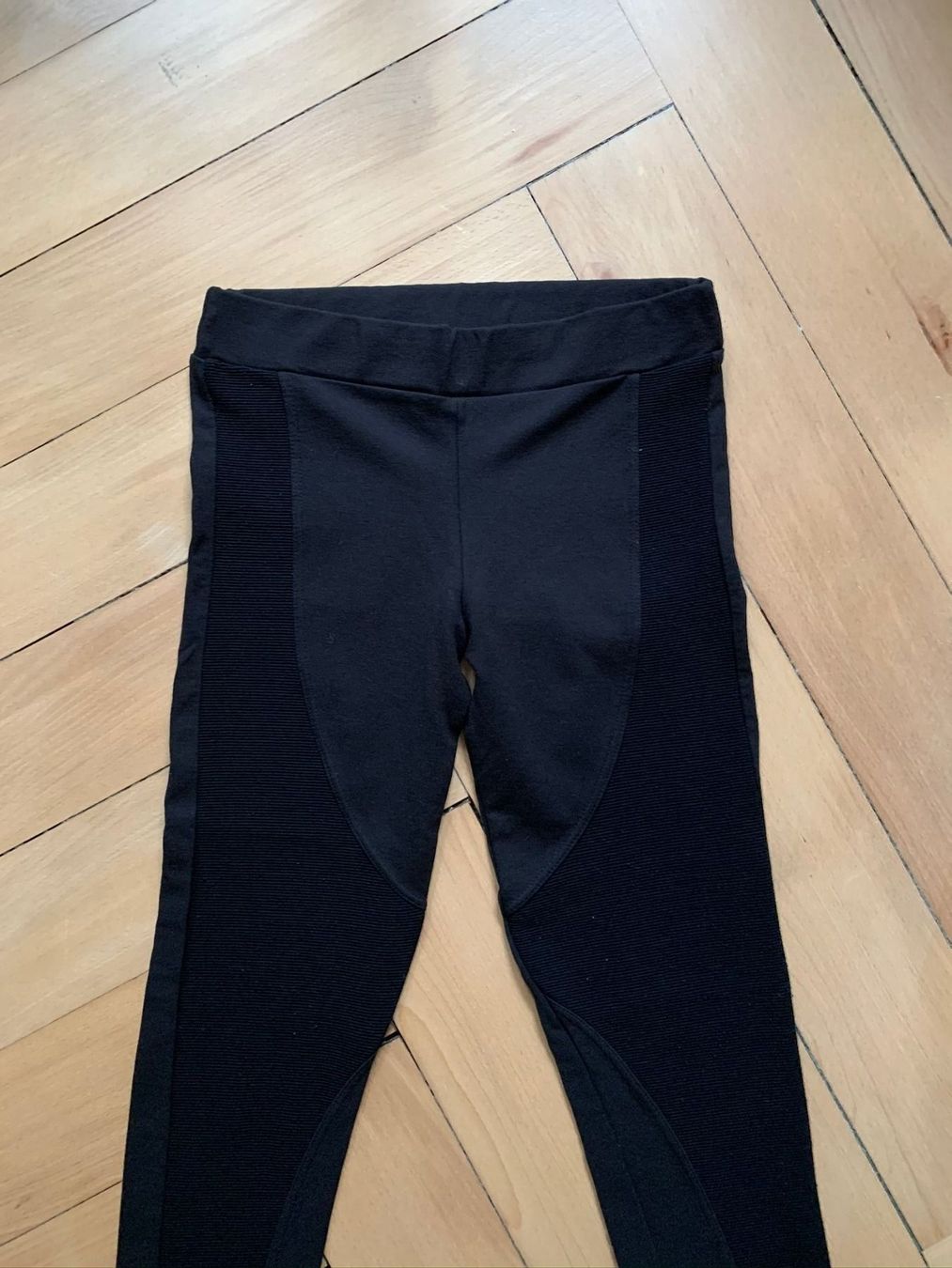 Leggings: Leggings schwarz mit Rillenmuster - XS – Usato da Zürich venduto da Diazaio 1