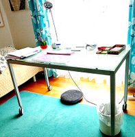 Schreibtisch mit Glasplatte auf Rollen inkl. Stuhl