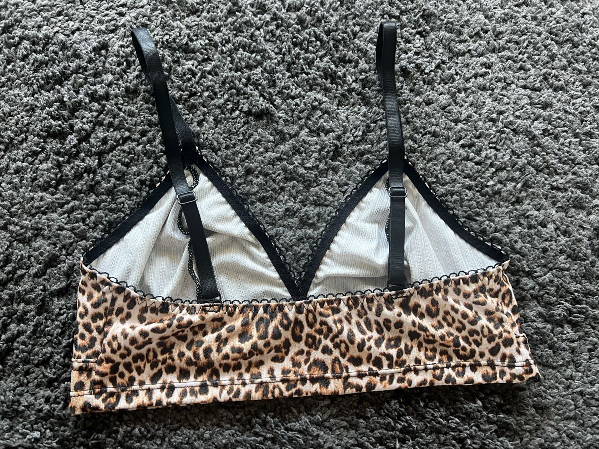 Negligees & Pigiami: •LEOPARDEN-SET MIT HOSE UND BUSTIER GR.M• – Nuovo (secondo la descrizione) da Effretikon venduto da Briga.S. 2