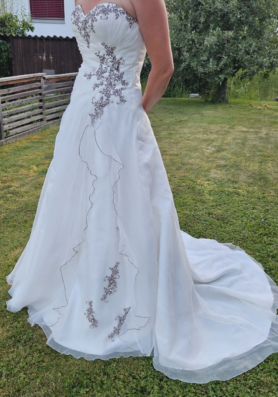 Vestiti: wunderschönes Brautkleid von Merrys – Usato da Siebnen venduto da SchuJas 2