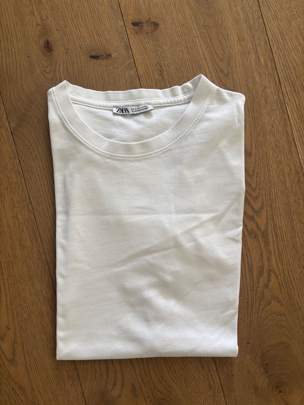 Zara T-shirt: Basic weisses T-Shirt – Usato da Trübbach venduto da Nico.Broder 2