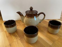 Teekanne und 3 Tassen Keramik robust