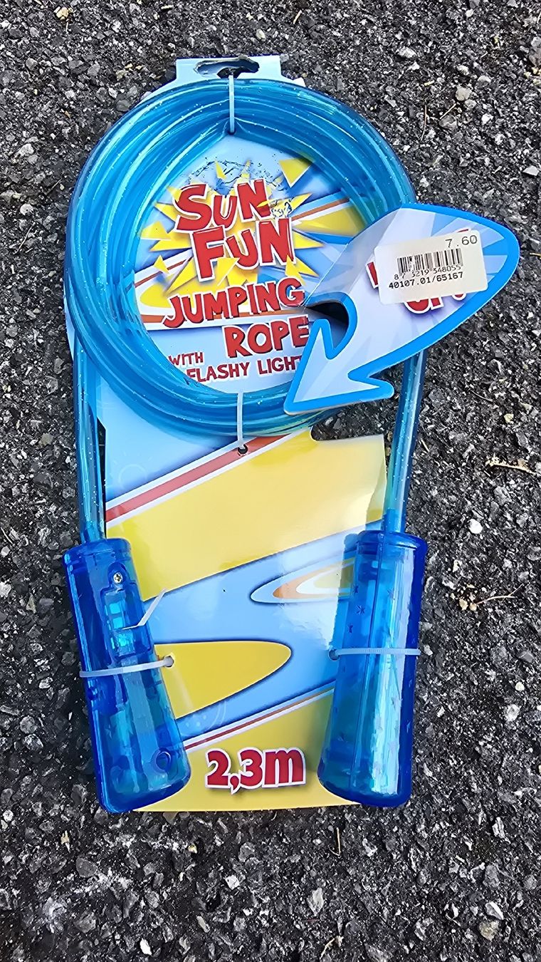 Sonstiges Spielzeug & Basteln: Seilspringen mit Licht 2.3m neu – Neu und originalverpackt aus Dussnang von Priska2285