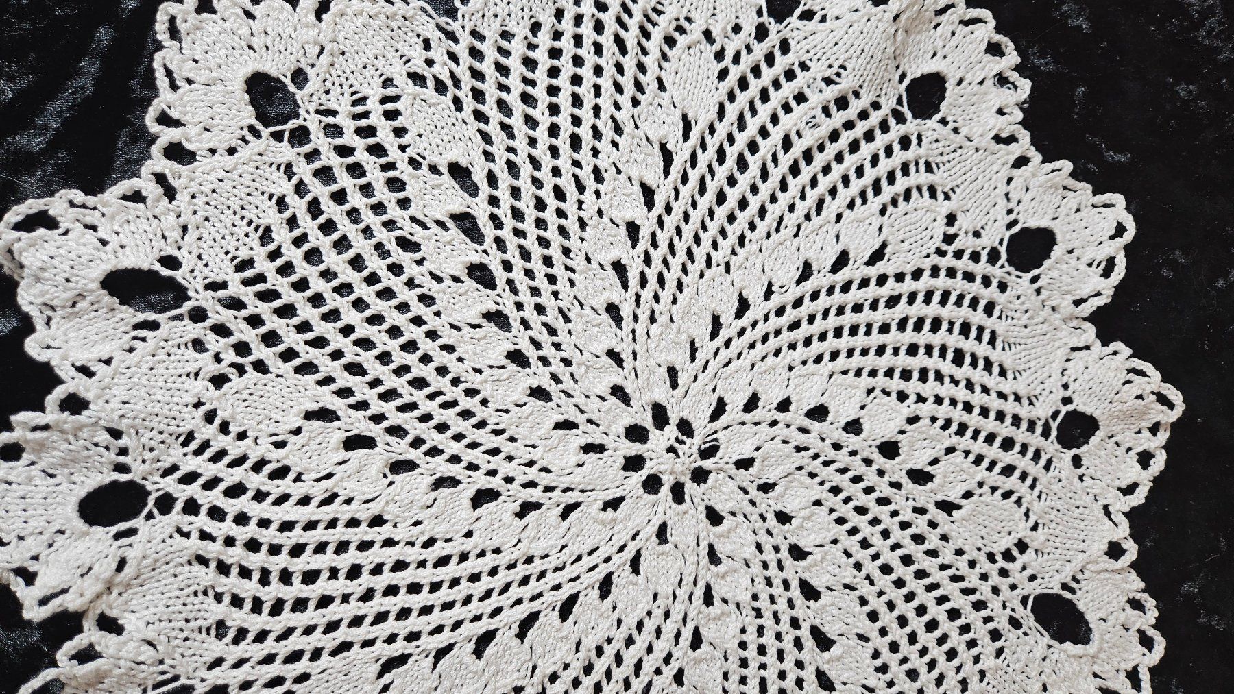 Altra biancheria da tavola: Spitzendeckchen gestrickt Spitzen Deckeli 40cm Weiss – Nuovo (secondo la descrizione) da Gossau ZH venduto da LeoniesDeko 2