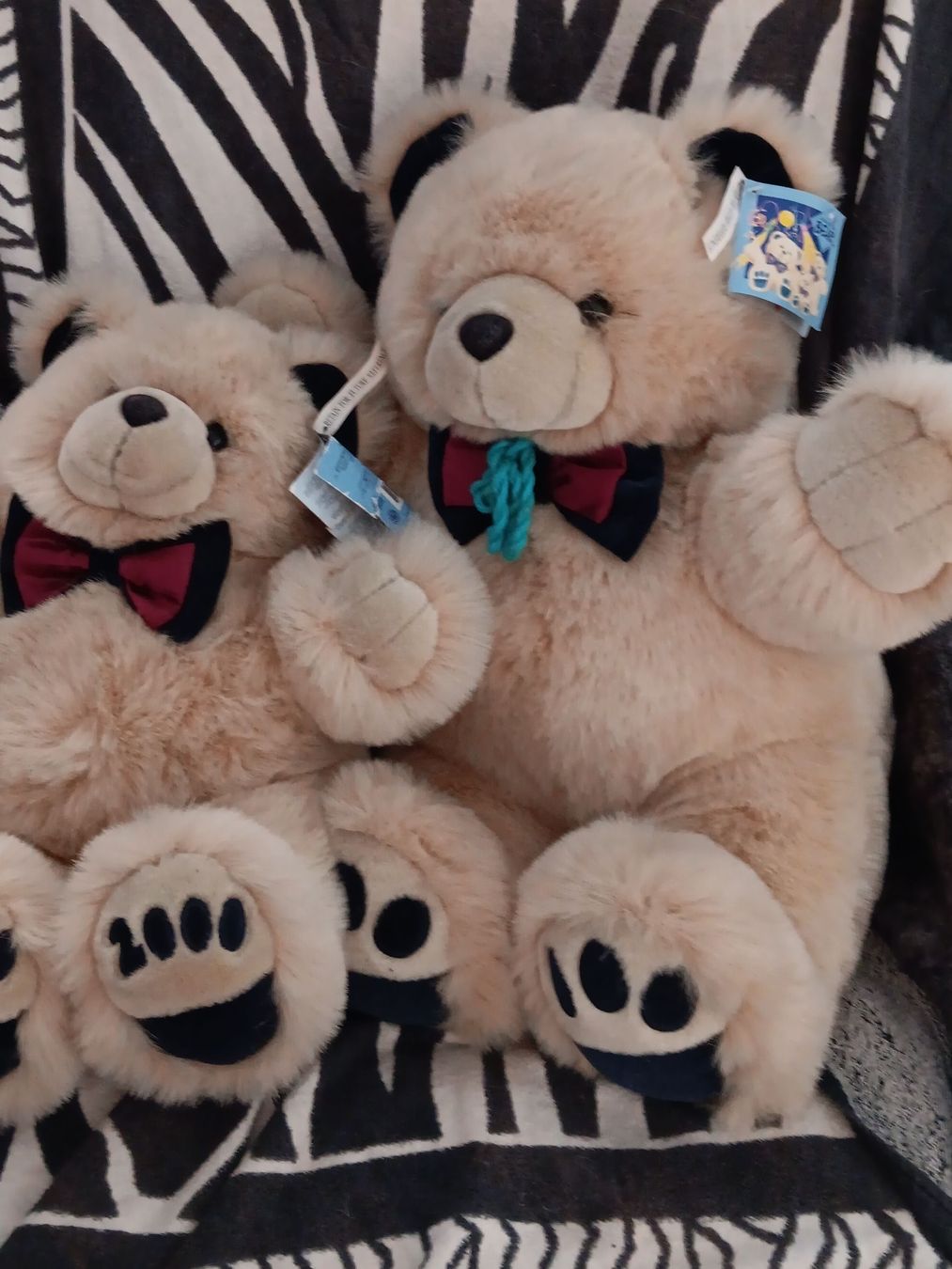 Giocattoli: Due orsetti di peluche con papillon – Nuovo e nell'imballaggio originale da Carena venduto da gra_yz7p