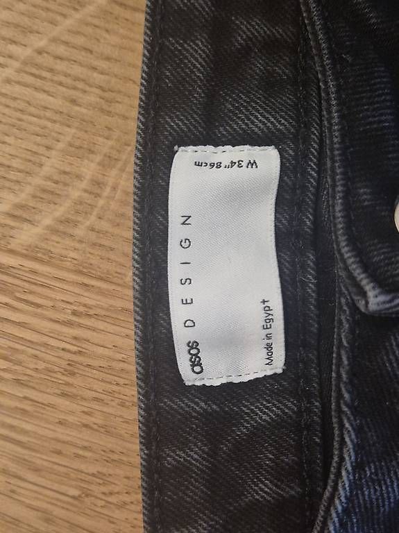 Jeans: Asos Jeans-Shorts Grösse 34 – Usato da Embrach venduto da pet_vm5r 2