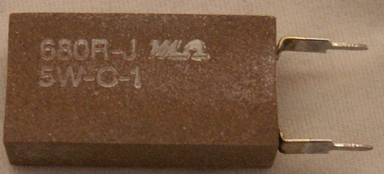 Componenti elettronici: 10x résistances 5W 680 ohm verticale – Nuovo (secondo la descrizione) da Attalens venduto da Gmsa68