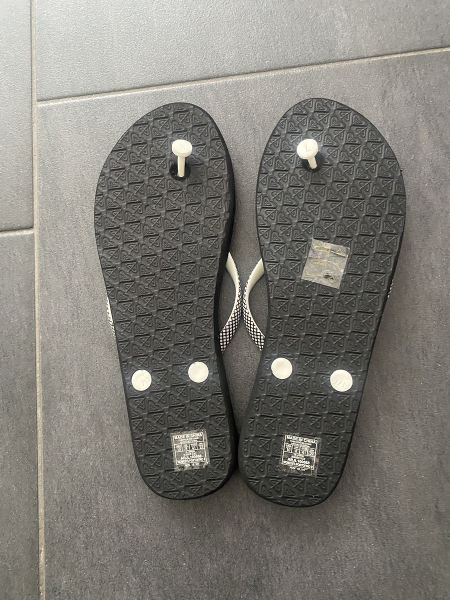 Scarpe da donna: Roxy Flip-Flops Sommer Grösse 41Blumenmuster Gut erhalten – Nuovo e nell'imballaggio originale da Staad SG venduto da Malevi2 3