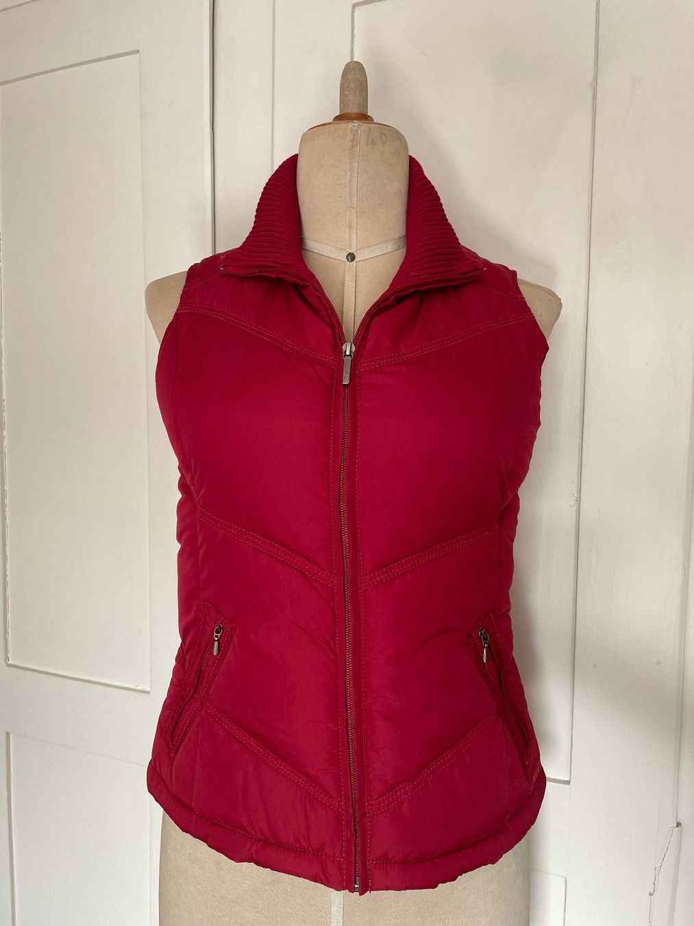 Gilets: Rote Weste von s.Oliver, Gr.34 – D'occasion à Zürich par Caro55 2