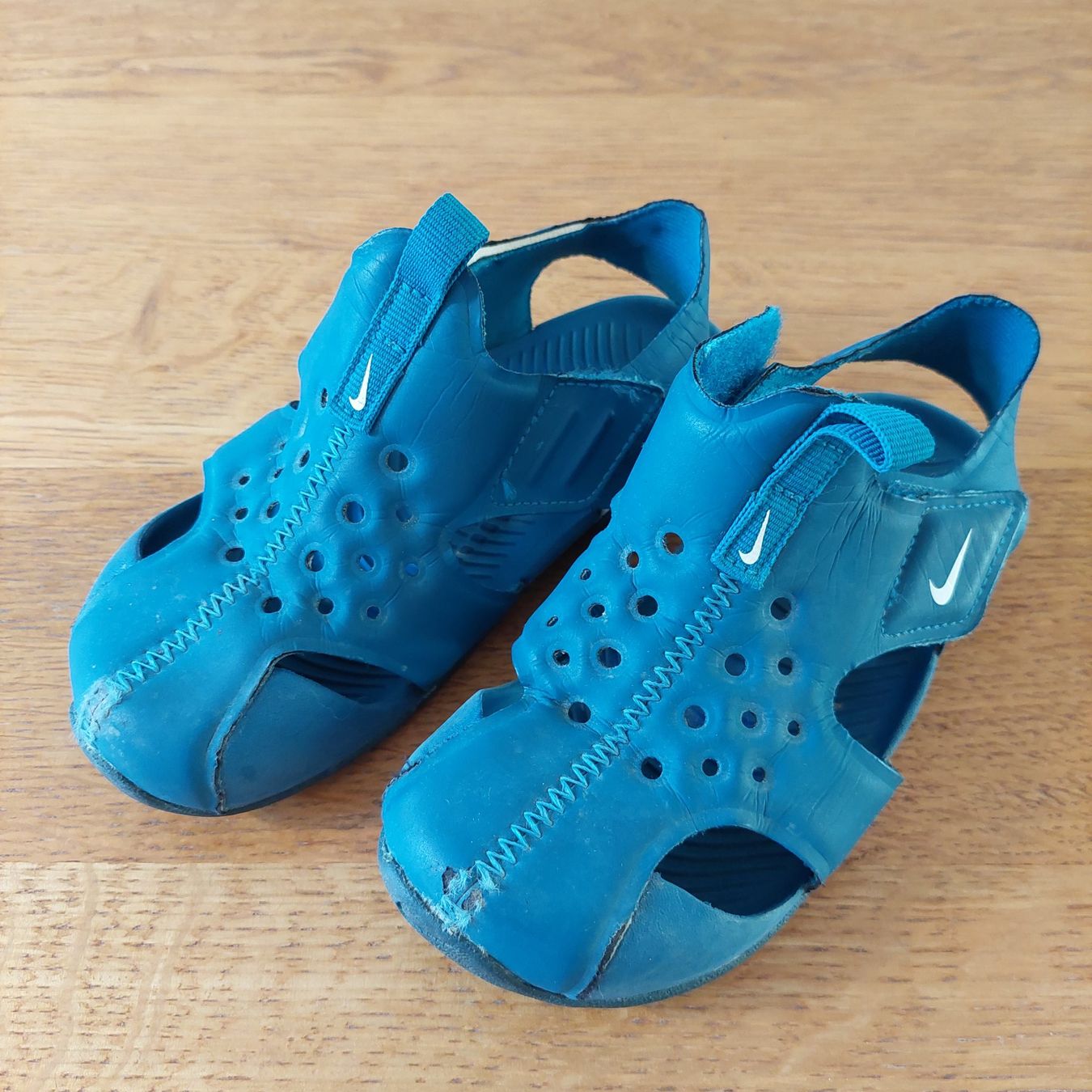 Nike Scarpe per ragazzi: Wasserkindersandalen Nike – Usato da Basel venduto da oliversenn87