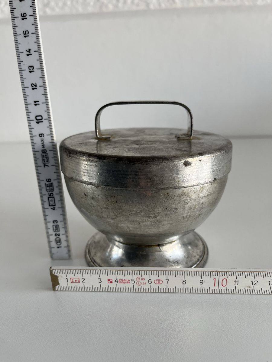 Tutte le decorazioni: Alte Pudding-Form aus Metall – Usato da Wetzikon ZH venduto da seli03 9