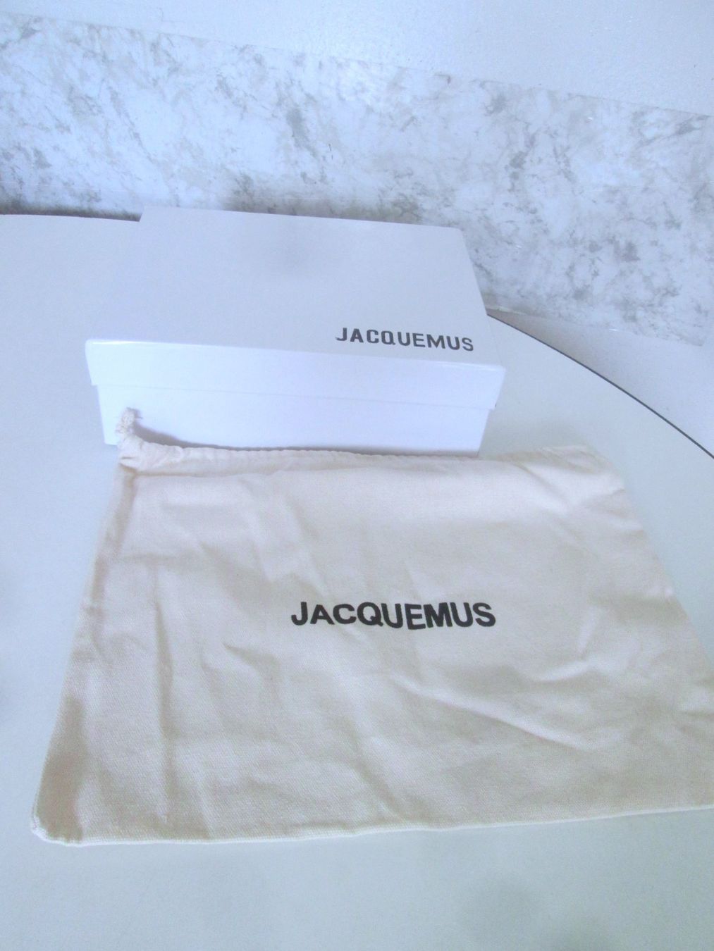 Coffrets à bijoux: Schachtel + Staubeutel von Jacquemus – D'occasion à Sementina par babucia