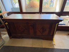 antikes 2-türiges Sideboard mit je 1 Tablar