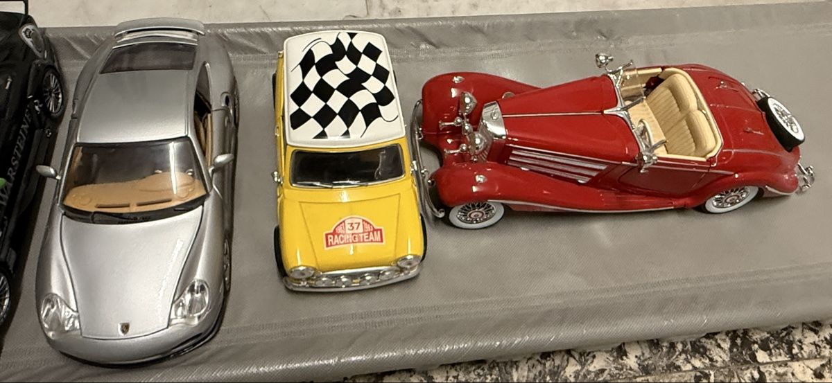 Voitures modèles: Sammlung Modell Autos 1:18 – D'occasion à Schwyz par Aasterix 2