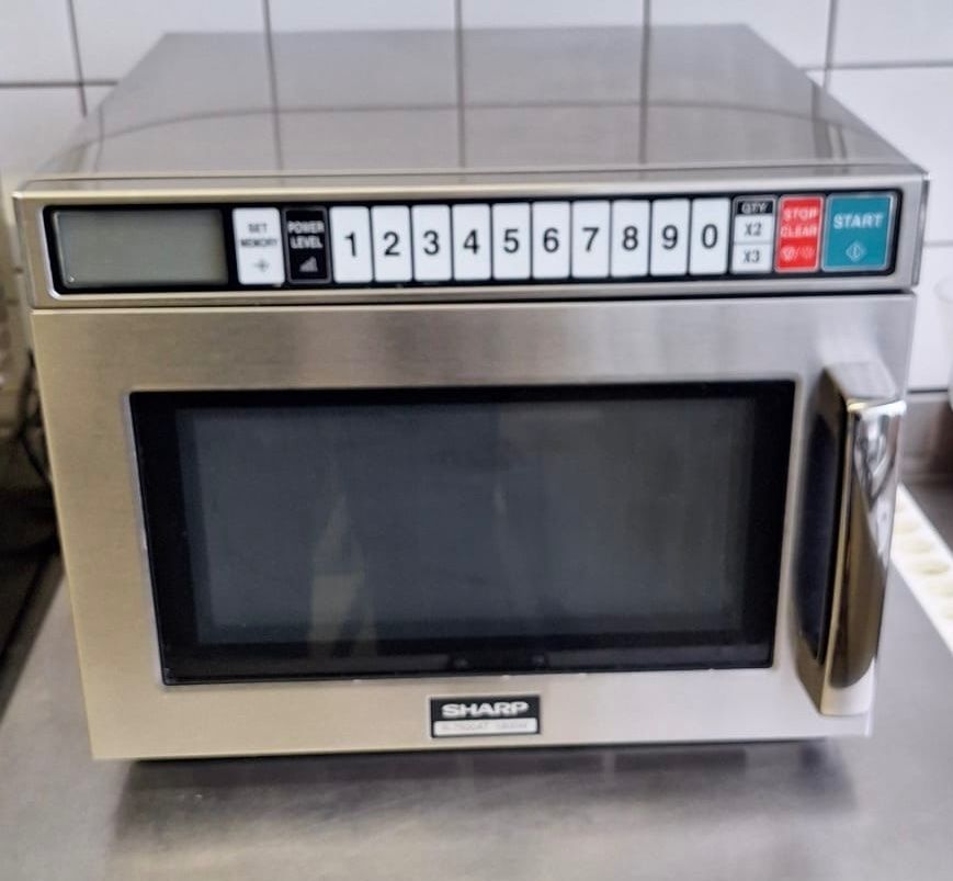 Sharp Elettrodomestici da cucina: Professionelle Sharp Mikrowelle - Top Zustand! – Usato da Bätterkinden venduto da srilanka47