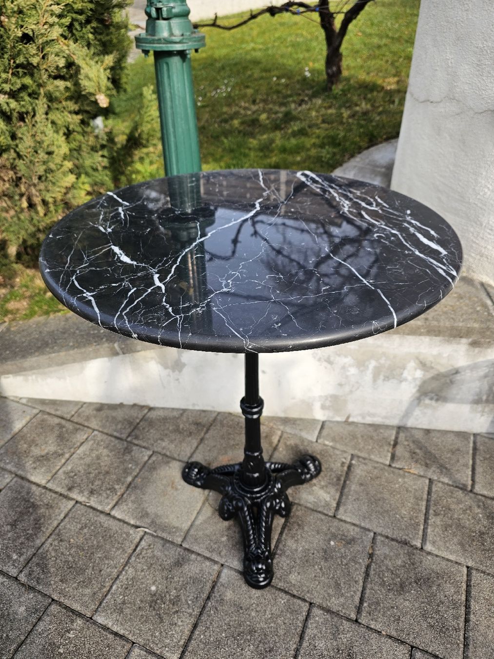 Set di tavolo e panche: Bistrotisch 2 Metallstühle Marmortisch – Usato da Villnachern venduto da hasta08 1