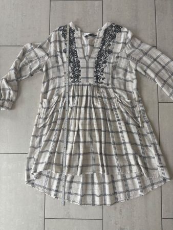 Hübsches Kleid, 100 % Viskose