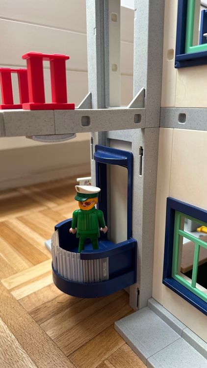 Jeux de construction: Playmobil grosse Polizeistation mit viel Zubehör – D'occasion à Schönenbuch par marisli80 4