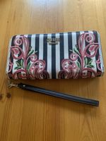 Guess Portemonnaie, gestreift mit Blumenmuster, neuwertig.