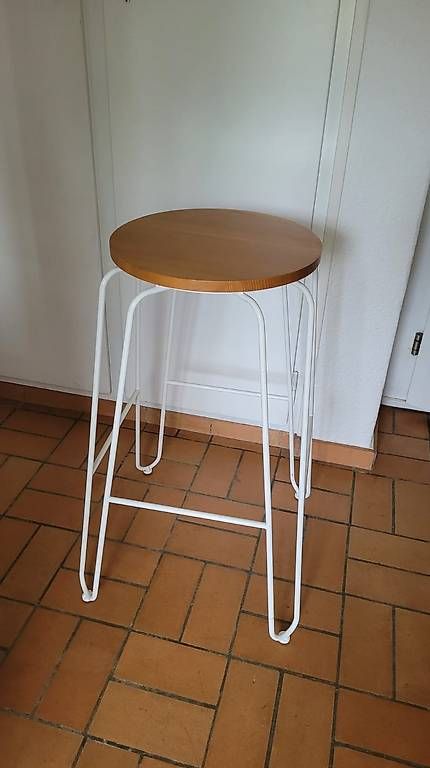 Tabourets: Moderner Barhocker Holz & Metall weiss – D'occasion à Zürich par Mag_ErlenbachZH 1
