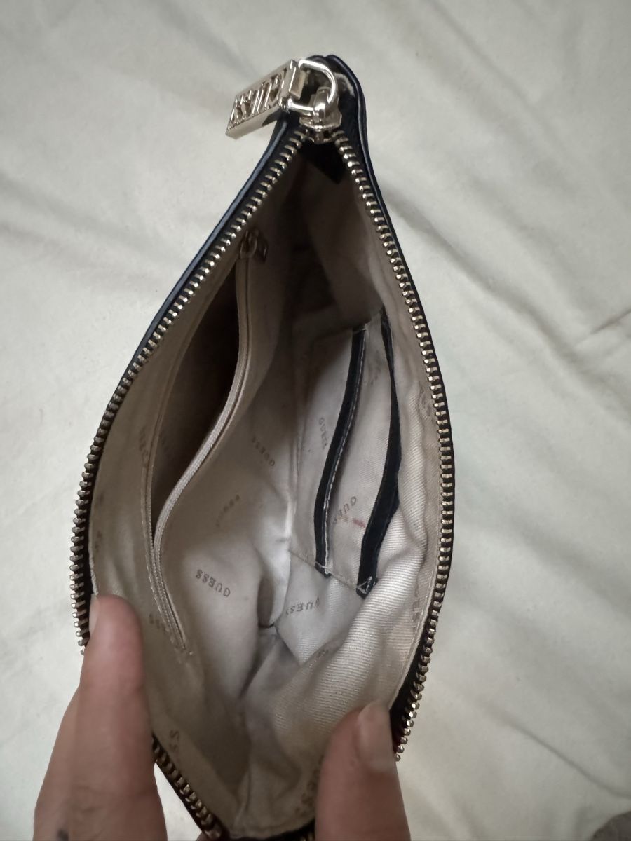 Guess Borse da donna: Guess Damen Schultertasche – Usato da Sissach venduto da jameliagr 3
