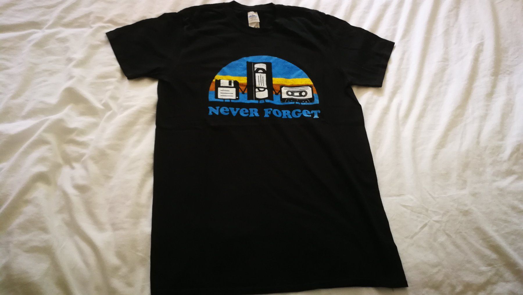 T-shirt: Nostalgic Custom T-shirt Size S/M – Usato da Nyon venduto da Brainoff