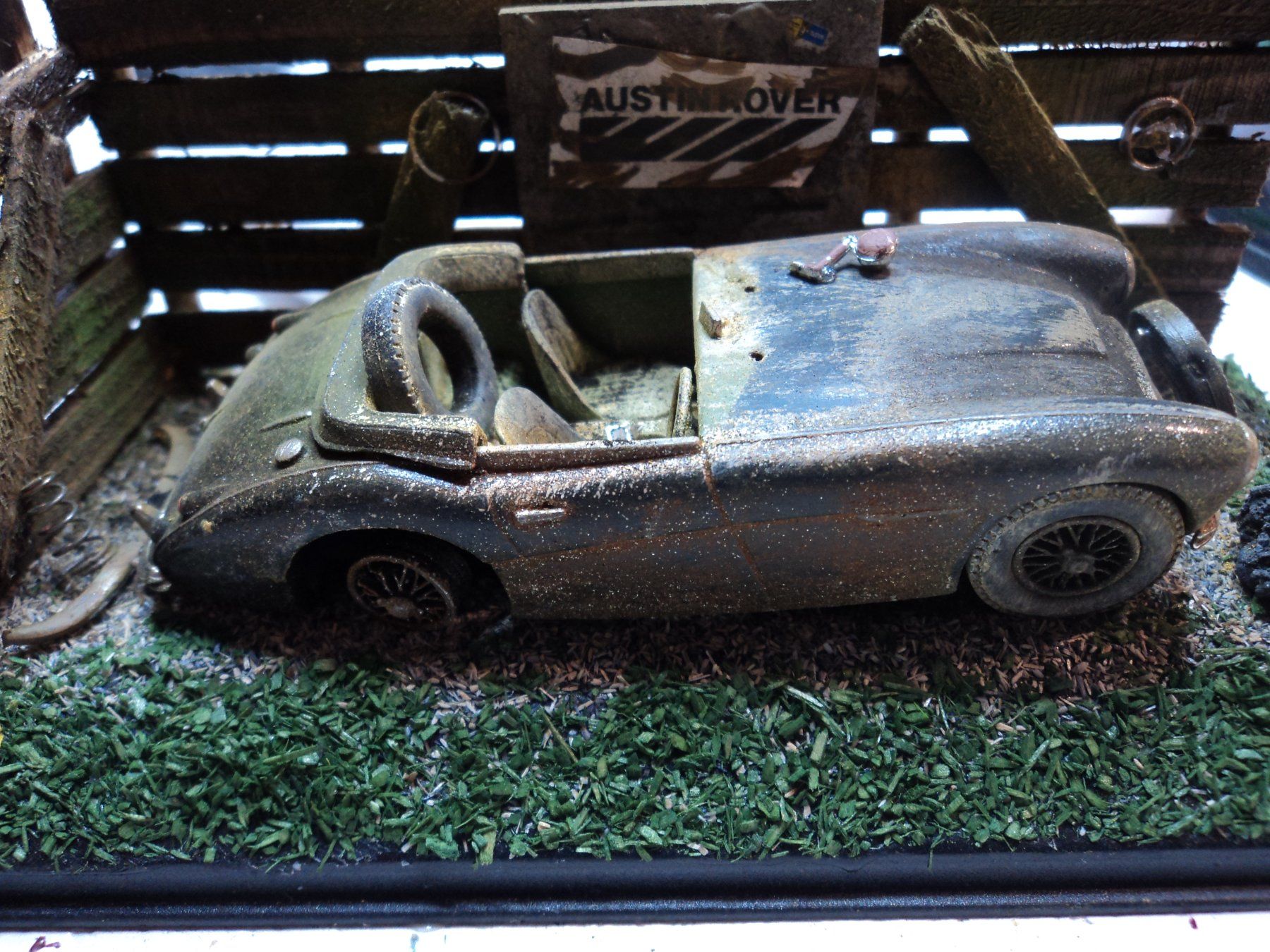 Modellautos: Austin Healey 3000 1/43 Diorama Hinterhof – Gebraucht aus Schwarzenburg von modelCARama 2