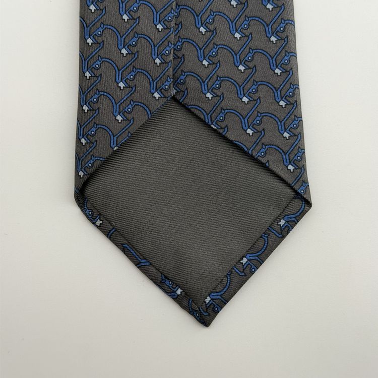 Cravate Hermès Paris Vintage 100% Soie - Motif étriers Noir Et Beige, Largeur 9 Cm, Occasion Bon état