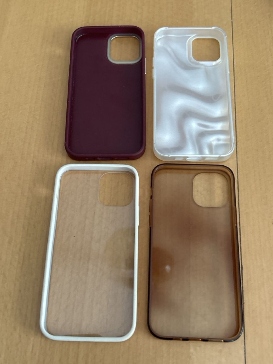 Apple Coques & Protection écran: Lot de 4 coques IPhone 12 – D'occasion à Villarimboud par ily01 1