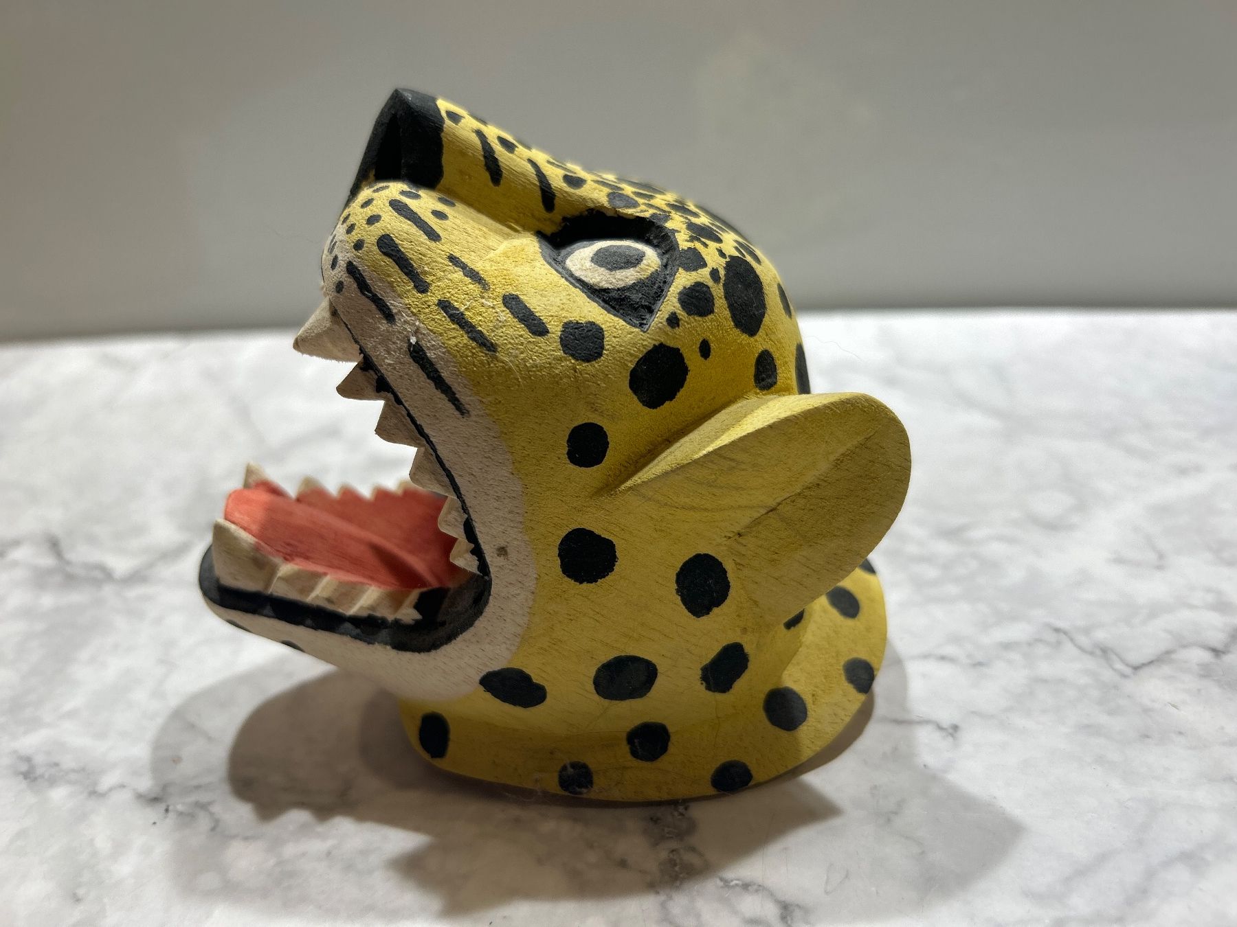 Skulpturen & Statuen: Holzfigur Leopard Kopf geschnitzt handbemalt bemalt – Gebraucht aus Basel von toy_t8bb 1