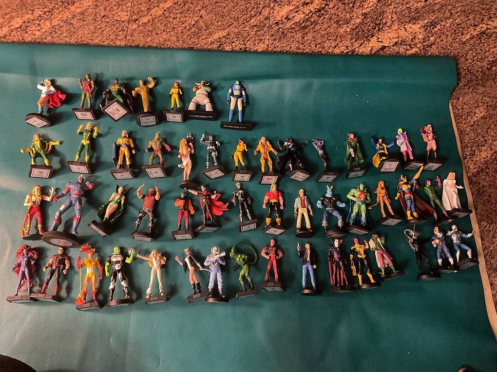 Statuette: 51 figurine da collezione DC e Marvel, Eaglemoss – Usato da Davesco-Soragno venduto da ele_vxg5 3
