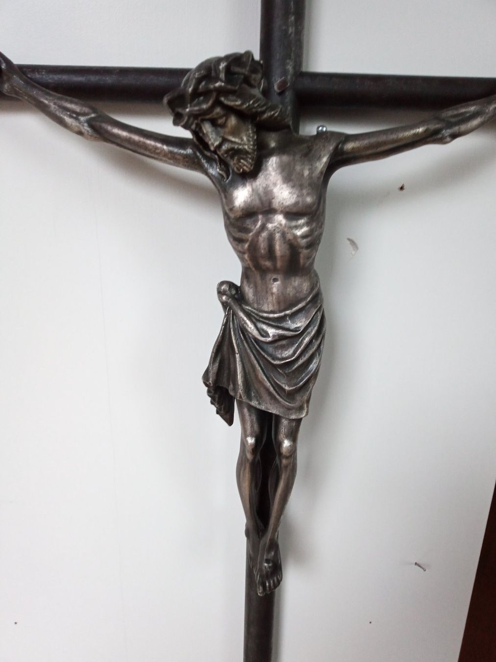 Statuette: Schweres Eisen Kruzifix – Usato da Zürich venduto da edi_c2m6