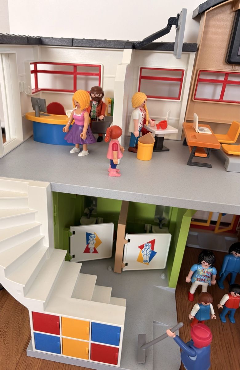 Playmobil Giocattoli: Playmobil grosse Schule 9453 – Usato da Untersiggenthal venduto da spring09 3
