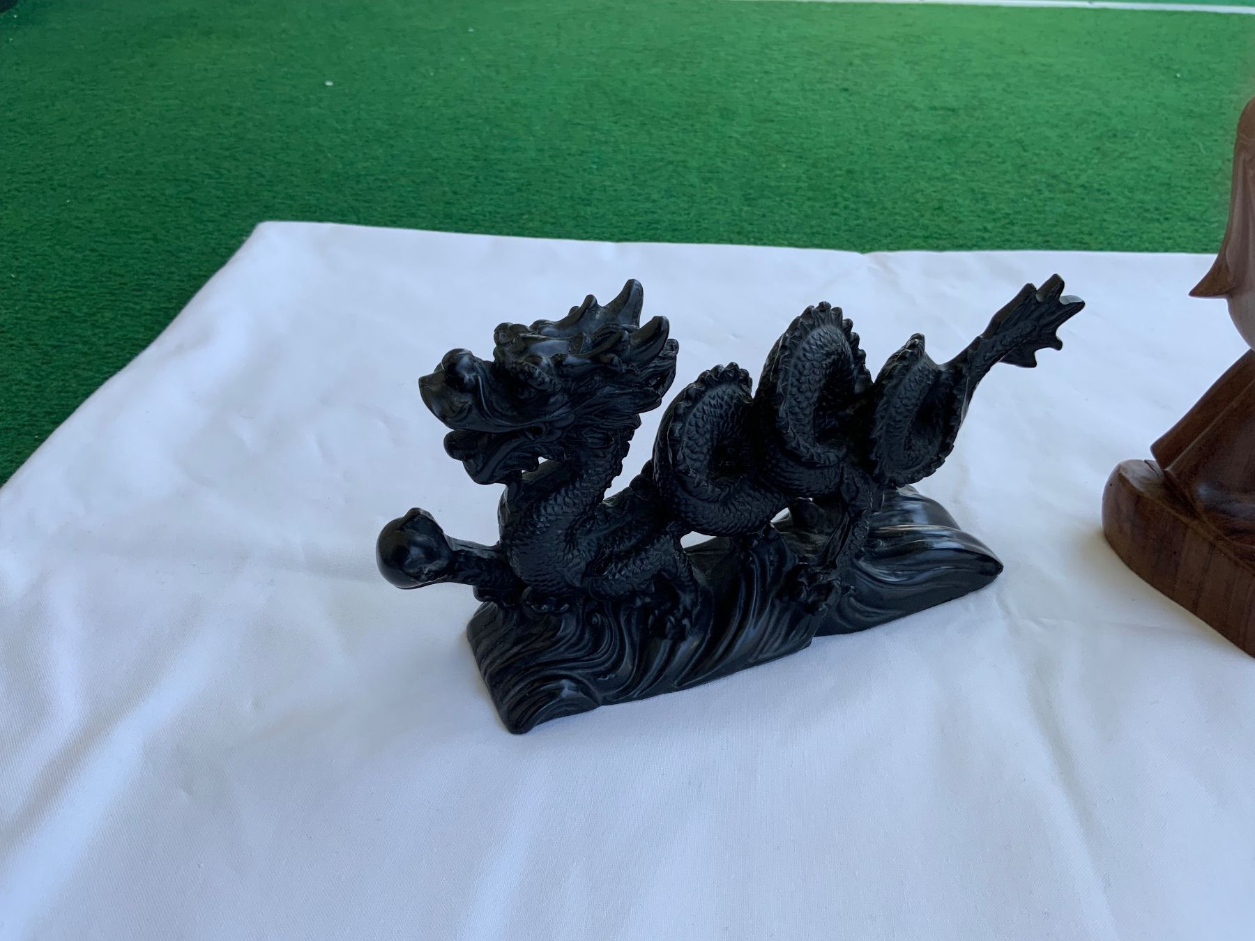 Statuette: Chinesischer  Drache und Tänzerin handgeschnitzt – Usato da Schübelbach venduto da Hecht11. 1