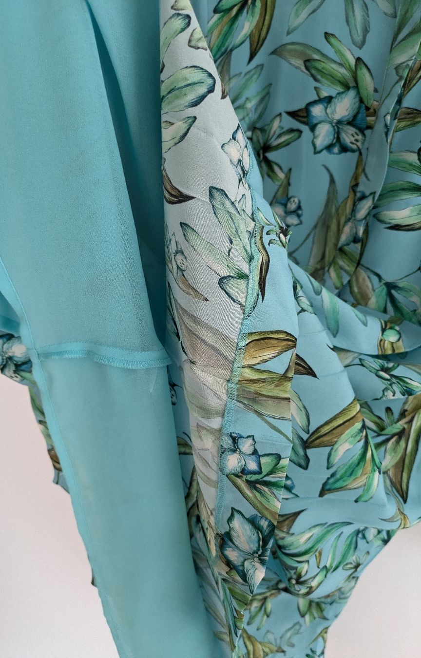Kleider: Kleid Blumenmuster Hellblau Seide Grösse 38 – Gebraucht aus Rorschach von olg_5qq2 6
