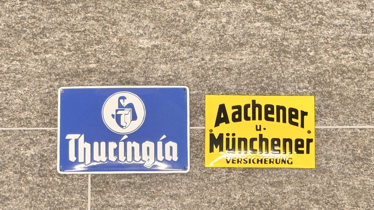 Insegne: 2 Versicherungs-Emailschilder gewölbt – Usato da Bubikon venduto da omitha1