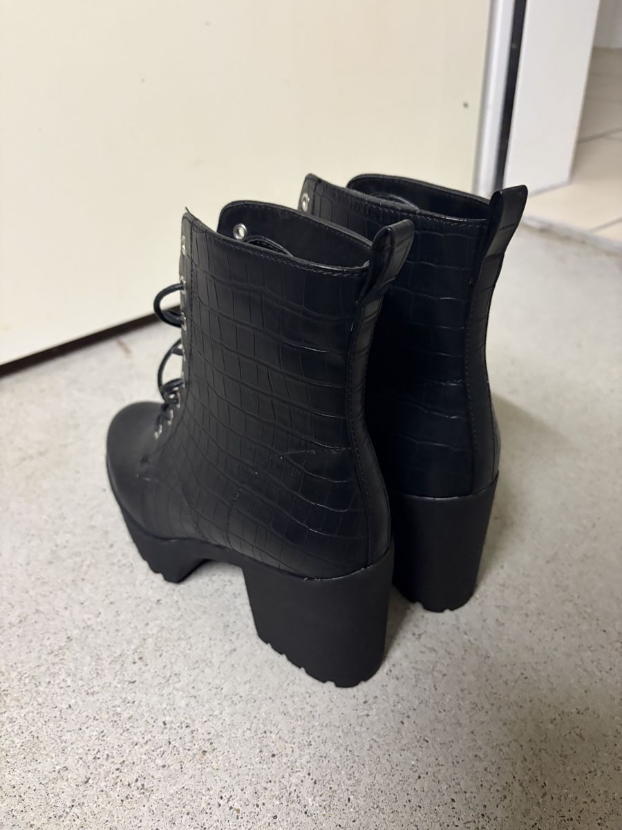 Damenschuhe: Stiefel Gr.40 – Gebraucht aus Grenchen von lyn_8w2w 1
