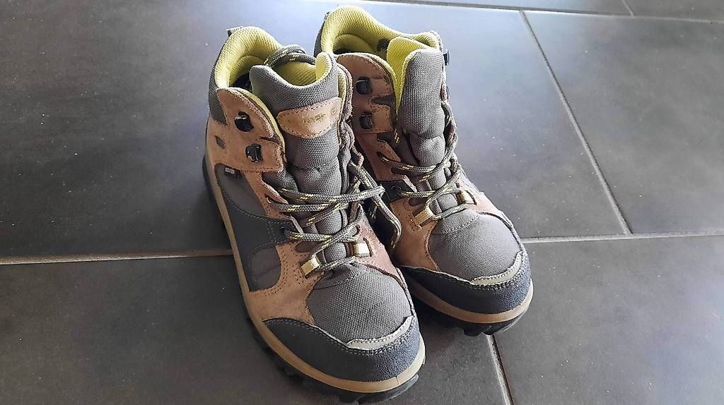 Scarpe per ragazzi: chaussures de marche enfant taille 34 – Usato da Bouveret venduto da familylocher 1