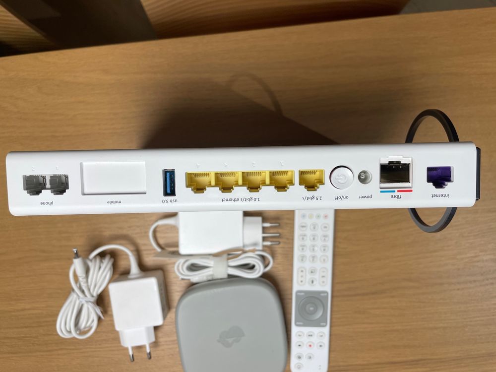 Swisscom Internet und TV Box - WLAN Router & TV für Zuhause. (Gebraucht ...