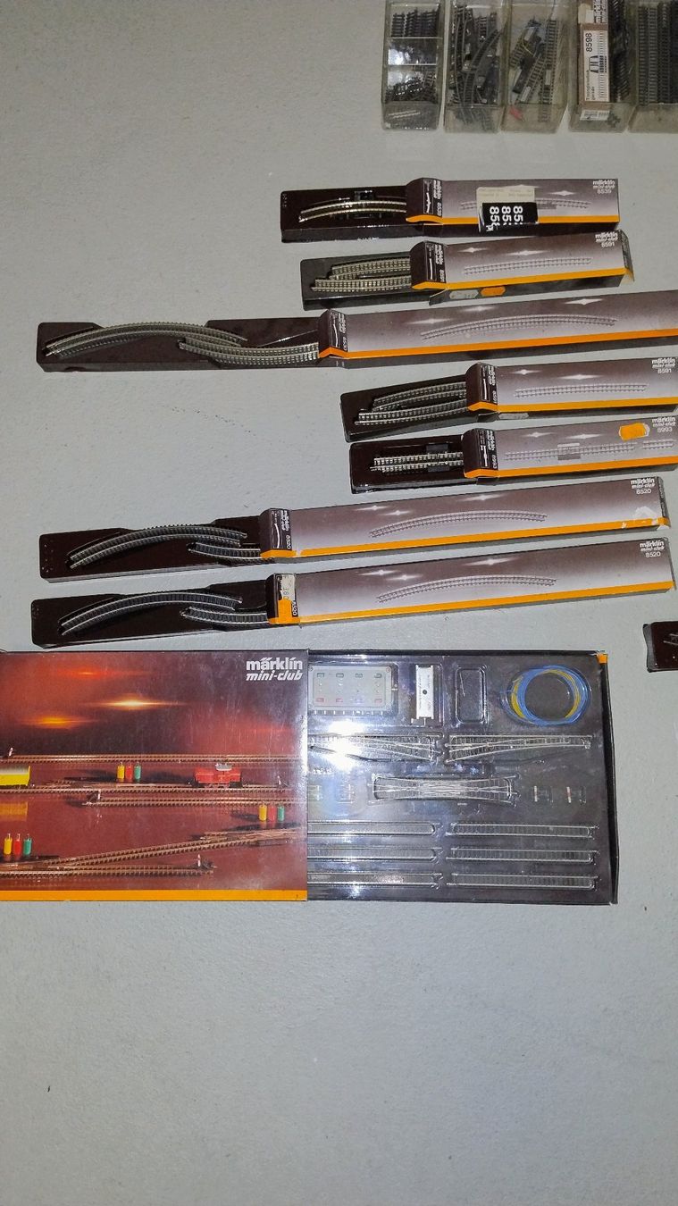 Märklin Modellini di ferrovie: Märklin Z Gleise, Weichen, Schienen – Usato da Oberwil BL venduto da Petermib 1